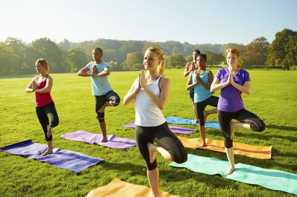 Zajęcia jogi w celu utraty wagi i poprawy zdrowia całego ciała